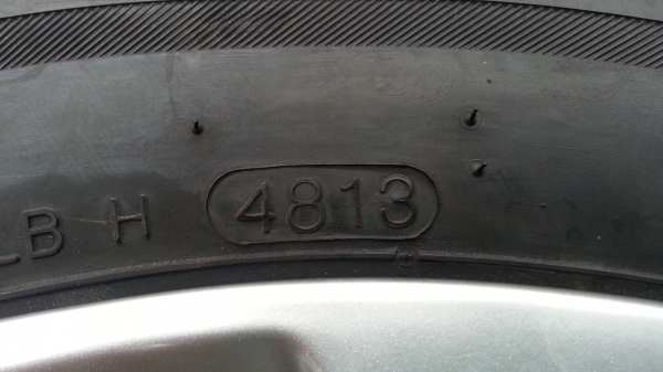 ขายแม็กยางถอดป้ายแดง Hyundai H1 6รู ยางHankook 215/70R16 ยางสัปดาห์ที่48ปี13 (ตุ่มหน้ายางสียังอยู่) จำนวน 1 ชุด พร้อมน๊อต 24 ตัว