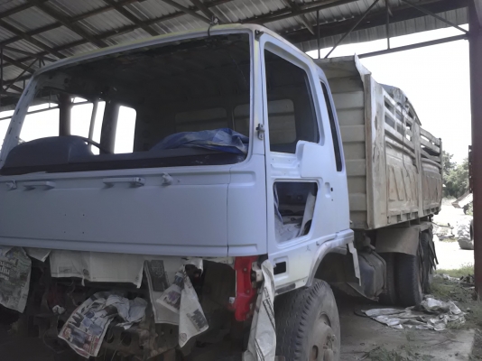 ขายด่วนครับ HINO 3M ดั้มสามมิตร ลอนเฉียง เหลือ พ่นสีหัวเก๋ง ครับ เอกสารพร้อมโอนครับ