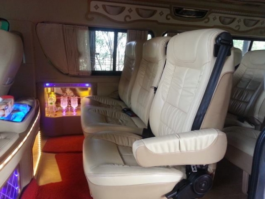 ขายรถตู้Commuter ปี2010 แต่งครบVIP ขายรถตู้Commuter ปี2010 แต่งครบVIP