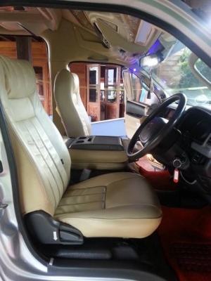 ขายรถตู้Commuter ปี2010 แต่งครบVIP ขายรถตู้Commuter ปี2010 แต่งครบVIP