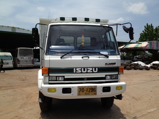 ขายครับ ISUZU ROCKY เครื่อง 240 น้ำมันกระบะดั้มพ์ดิน สภาพใหม่ มี 2 คัน ราคาไม่แพงคุ้มๆครับ