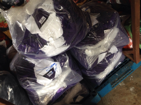 (ขายเหมา) เสื้อเกรต B ซักแล้วสีซึมใส่ปกหน่อยๆ (ตามรูป)