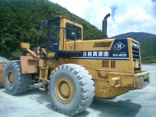 รถตักใหญ่ komutsu WA400-1 สภาพใหม่ใช้น้อยมาก ราคา 1,800,000บาท รถตักใหญ่ komutsu WA400-1 สภาพใหม่ใช้น้อยมาก ราคา 1,800,000บาท