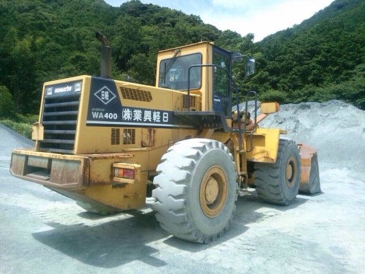 รถตักใหญ่ komutsu WA400-1 สภาพใหม่ใช้น้อยมาก ราคา 1,800,000บาท