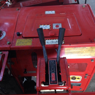 รถนวดข้าวเดินตาม เก่าญี่ปุ่น YANMAR สภาพอย่างสวย เครื่องยนต์เบนซิน ขนาด 5.00 Hp. เป็นแทรคยาง รถนวดข้าวเดินตาม เก่าญี่ปุ่น YANMAR สภาพอย่างสวย เครื่องยนต์เบนซิน ขนาด 5.00 Hp. เป็นแทรคยาง