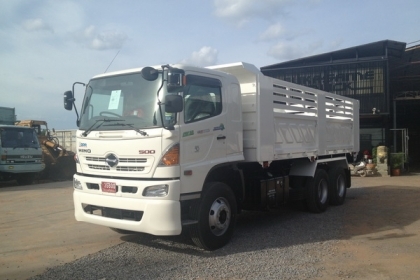 มี 10 ล้อ HINO MEGA เครื่อง JO8C 260 แรงม้าดั้มพ์ดิน ครับ สวยๆเลยรถห้างครับ