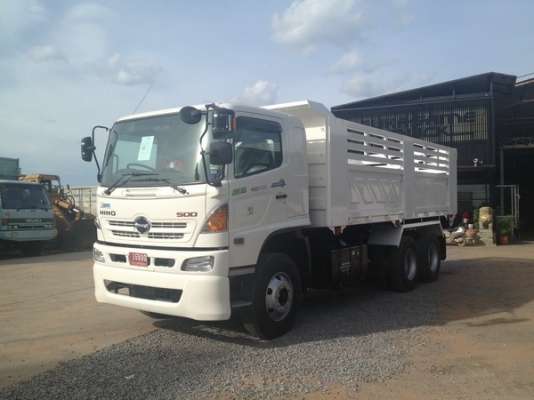 มี 10 ล้อ HINO MEGA เครื่อง JO8C 260 แรงม้าดั้มพ์ดิน ครับ สวยๆเลยรถห้างครับ