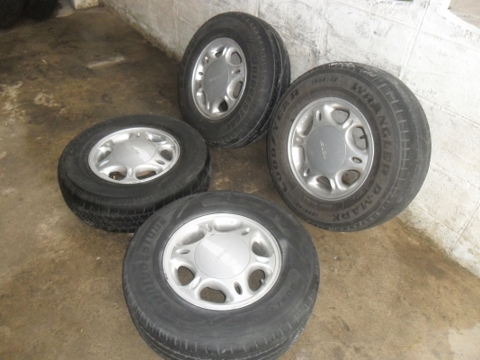 ล้อแม็ก 14นิ้ว 6รู อีซุสุ พร้อมยาง สวยๆ 4 ล้อ ราคา 3800 บาท