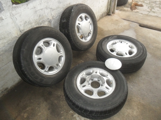 ล้อแม็ก 14นิ้ว 6รู อีซุสุ พร้อมยาง สวยๆ 4 ล้อ ราคา 3800 บาท