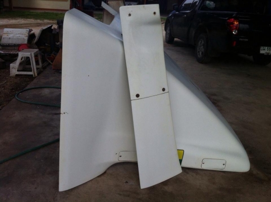 ขายหมวกติดรถ ชุดใหญ่ถอดลงจาก270 ไม่แตก สภาพสวย ราคาต่อรองได้ สนใจโทร 0614582471คุณ สุรัตน์