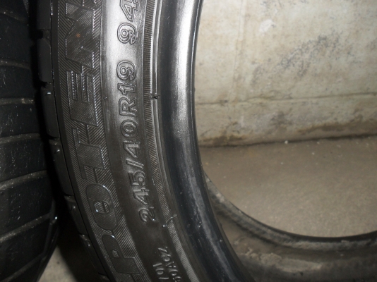 ยาง BRIDGESTONE RSF รันเฟส 245/40R19 ปี08 สวยๆ 1 คู่ ราคา 2500 บาท