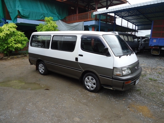 รถตู้  Toyota  hiace  ขับดี พวงมาลัยเพาเวอร์   เครื่องดี 2 L  เดิมๆ   เกียร์ดี   เอกสารพร้อมโอน  อัตราเร่งดี  เดินเบาเรียบ ประหยัดครับ
