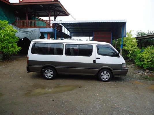 รถตู้  Toyota  hiace  ขับดี พวงมาลัยเพาเวอร์   เครื่องดี 2 L  เดิมๆ   เกียร์ดี   เอกสารพร้อมโอน  อัตราเร่งดี  เดินเบาเรียบ ประหยัดครับ