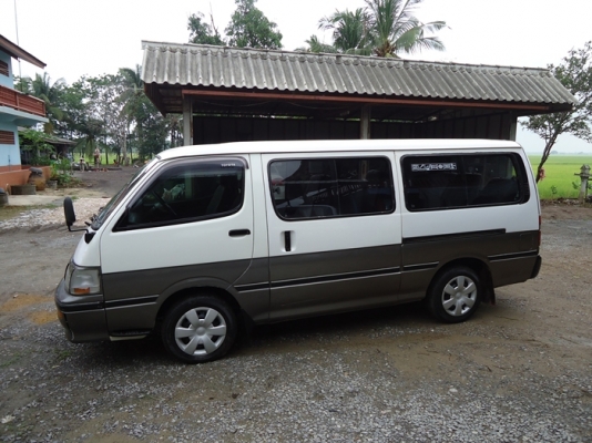 รถตู้  Toyota  hiace  ขับดี พวงมาลัยเพาเวอร์   เครื่องดี 2 L  เดิมๆ   เกียร์ดี   เอกสารพร้อมโอน  อัตราเร่งดี  เดินเบาเรียบ ประหยัดครับ