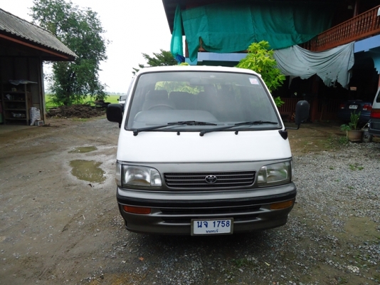 รถตู้  Toyota  hiace  ขับดี พวงมาลัยเพาเวอร์   เครื่องดี 2 L  เดิมๆ   เกียร์ดี   เอกสารพร้อมโอน  อัตราเร่งดี  เดินเบาเรียบ ประหยัดครับ