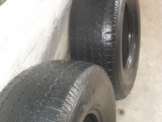 เจ๊สั่งลุย ยาง BRIDGESTONE 265/70R15ปี09 สวยๆ 1 คู่ ราคา 1500 บาท