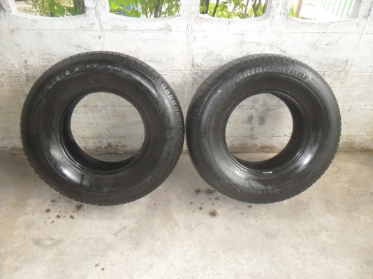 เจ๊สั่งลุย ยาง BRIDGESTONE 265/70R15ปี09 สวยๆ 1 คู่ ราคา 1500 บาท