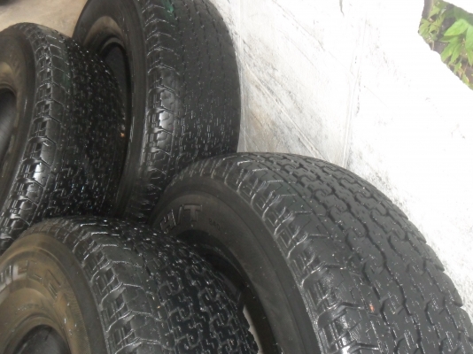 เจ็สั่งลุย ยาง BRIDGESTONE 255/70R15 ปี10 สวยๆ 4 เส้น ราคา 2500 บาท