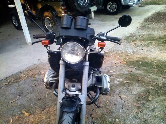 ธารนนทบุรี//ขาย bmw รุ่น r1100 rs ปี98 หล่อๆ แต่งแนวๆซักคันครับ เครื่องสมบูรณ์มากๆครับ ราคา 110,000 บาท