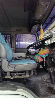 ขายรถบรรทุกตู้แห้งหกล้อ ISUZU FTR33P2Y ปี 47 เครื่อง 6HH1-200 แรง พร้อมใช้งาน