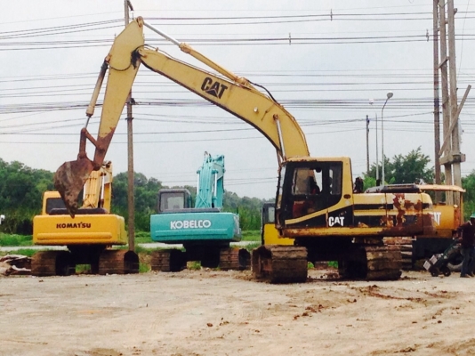 ขายรถแมคโครCAT320V2สนใจติดต่อบอย085-156-2314