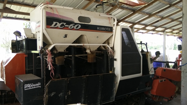 ด่วนๆๆ!ขายรถเกี่ยวข้าวDc60plus+พร้อมพ่วงลาก 379000 บาท