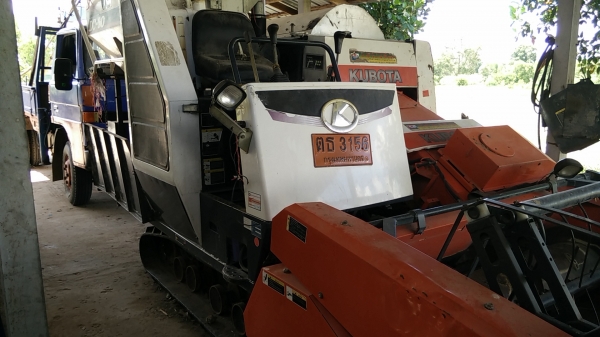 ด่วนๆๆ!ขายรถเกี่ยวข้าวDc60plus+พร้อมพ่วงลาก 379000 บาท