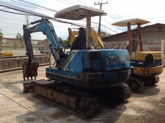 ขายรถแบคโฮ KOBELCO SK042 (ขนาดเท่าPC40) ขายรถแบคโฮ KOBELCO SK042 (ขนาดเท่าPC40)