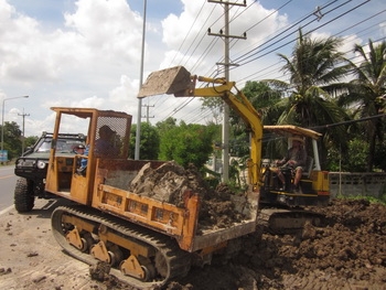 โชว์กันเห็นๆ ครับ ให้พี่น้องที่อยุธยา ได้สัมผัสกัน รถบรรทุก ยกดั๊ม dumper: MOROOKA MST-300 เครื่องดีเซล  3 สูบ สภาพดี