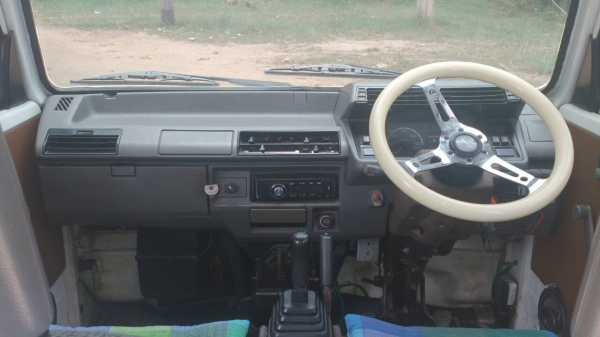 รถตู้เล็ก พร้อมใช้ 130,000 ต่อลองได้ รถตู้เล็ก พร้อมใช้ 130,000 ต่อลองได้