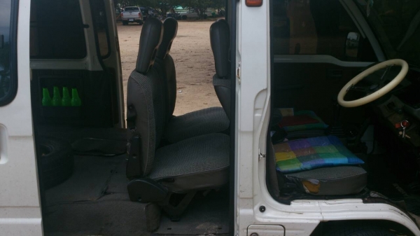 รถตู้เล็ก พร้อมใช้ 130,000 ต่อลองได้ รถตู้เล็ก พร้อมใช้ 130,000 ต่อลองได้