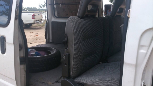 รถตู้เล็ก พร้อมใช้ 130,000 ต่อลองได้ รถตู้เล็ก พร้อมใช้ 130,000 ต่อลองได้