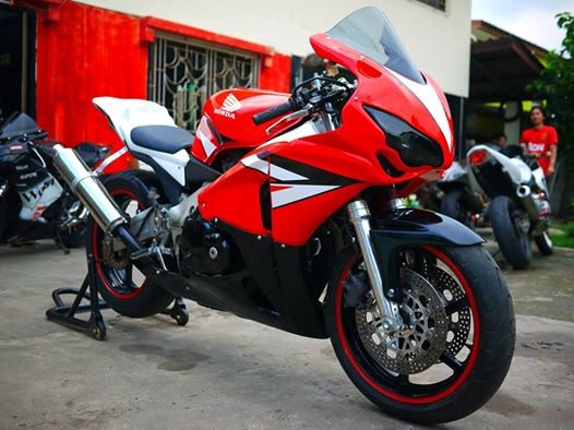 ขาย Cbr92 ตัวคาร์บูร์ไฟฟ้า พร้อมทะเบียนแท้ไม่ขาดต่อ แฟริ่ง Cbr1000 08 เครื่องสดๆ