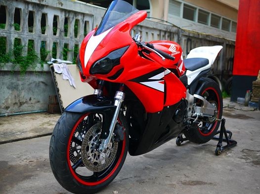ขาย Cbr92 ตัวคาร์บูร์ไฟฟ้า พร้อมทะเบียนแท้ไม่ขาดต่อ แฟริ่ง Cbr1000 08 เครื่องสดๆ