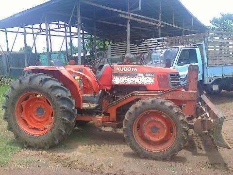 ***ขายแล้วครับขอบคุณ Truck2hand<<ถูกๆจัดให้ ร่วมสู้ด้วยกัน พี่น้องครับ !!>>ขายรถไถส้มๆ2เพลา KUBOTA M5000SU 4WD ปี50 5,xxx ชั่วโมงเครื่องเดิมเกียร์เดิมปั้มเดิม เครื่องอ่อน ควันขาว สตาร์ทติดอยู่ แต่ต้องเก็บครับ เกียร์ดี 4WD ใช้งานได้อยู่ ปั้มดี