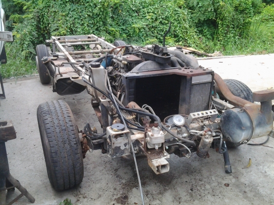 ขายครับแซสซีรถตู้บัดดี้พร้อมเครื่องยนต์ดีเซล2500ccเทอร์โบ113แรงม้า เครื่องแลนด์โรเวอร์เครื่องแน่นมาก คานหน้า+หลัง เป็นคานลอยใหญ่เอาไปทำ6ล้อได้เลย พวงมาลัยเพาเวอร์แถมแอร์หน้าหลัง ทุกอย่างครบ ขาดแต่หัวกระบะเท่านั้น ไม่มีเล่ม ขาย 55000 แยกเครื่องเกียร์ 35000