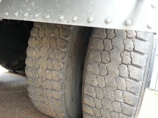 รถอีซูซุ 10 ล้อ ตู้เย็น 230 แรงม้า. ปี 50 สนใจติดต่อ 081 - 6079515 รถอีซูซุ 10 ล้อ ตู้เย็น 230 แรงม้า. ปี 50 สนใจติดต่อ 081 - 6079515