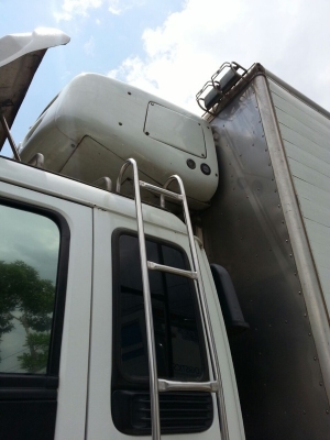 รถอีซูซุ 10 ล้อ ตู้เย็น 230 แรงม้า. ปี 50 สนใจติดต่อ 081 - 6079515 รถอีซูซุ 10 ล้อ ตู้เย็น 230 แรงม้า. ปี 50 สนใจติดต่อ 081 - 6079515