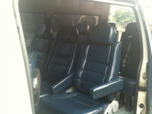 TOYOTA ตู้ หลังคาสูง มือเดียว สวยเดิม ดีเซล 2500 cc..