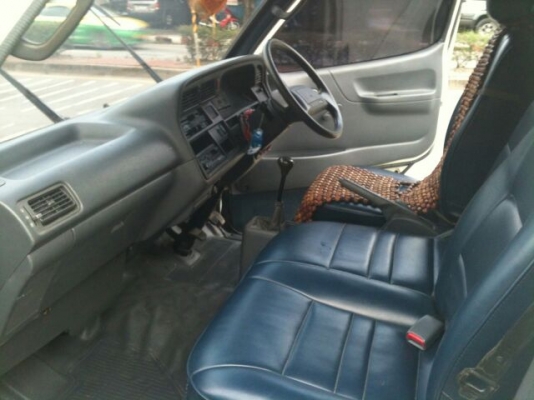 TOYOTA ตู้ หลังคาสูง มือเดียว สวยเดิม ดีเซล 2500 cc..