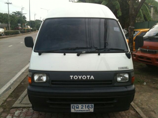 TOYOTA ตู้ หลังคาสูง มือเดียว สวยเดิม ดีเซล 2500 cc..