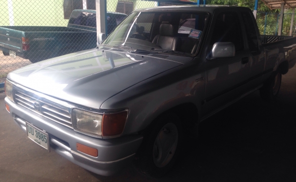 ฟรีดาวน์ TOYOTA HILUX MIGHTY-X EXTRACAB GL 2.4 ปี 39 โปร่งหน้าหลัง สภาพดีพร้อมใช้งานได้เลยครับ เครื่องแน่นแรงดีมากครับ ภายในเก๋งคอนโซลครบพร้อม พวงมาลัยเพาเวอร์ แอร์ กระบะปูพื้นยางลายเนอร์ครบพร้อมบรรทุกได้เลย เอกสารทะเบียนภาษีครบพร้อมโอน ราคาต่อรองได้ครับ