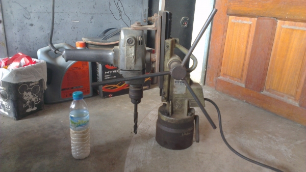 Sell> ขายสว่านแม่เหล็ก ATORI ตัวสว่านเป็น Hitachi ครับ พร้อมใช้งาน ราคาเบาๆ เหมาะสำหรับเศรษฐกิจช่วงนี้ครับ ฮ่าฮ่า