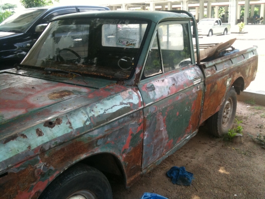 Datsun 521 เกียร์คอ ไม่มีฝาท้าย ทะเบียนขาด เม.ย.56 ขับได้ พร้อมโอน ขาย 25,000 บาท