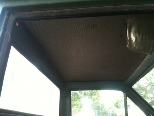 Datsun 521 เกียร์คอ ไม่มีฝาท้าย ทะเบียนขาด เม.ย.56 ขับได้ พร้อมโอน ขาย 25,000 บาท