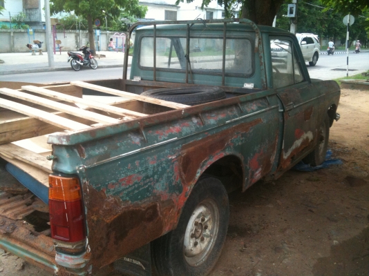 Datsun 521 เกียร์คอ ไม่มีฝาท้าย ทะเบียนขาด เม.ย.56 ขับได้ พร้อมโอน ขาย 25,000 บาท