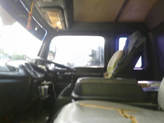 รถอีซูซุ 10 ล้อ โม่ปูน 270 แรงม้า. ปี 43 สนใจติดต่อ 081 - 6079515 รถอีซูซุ 10 ล้อ โม่ปูน 270 แรงม้า. ปี 43 สนใจติดต่อ 081 - 6079515