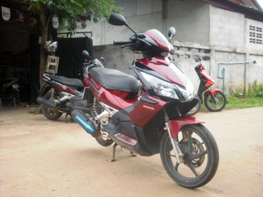 Honda Airblade รถผู้หญิงใช้มือเดียวเครื่องเดิมคาร์บูเดิมเครื่องแน่นสตาร์ทง่ายเอกสารชุดโอนครบราคา10,000บาท