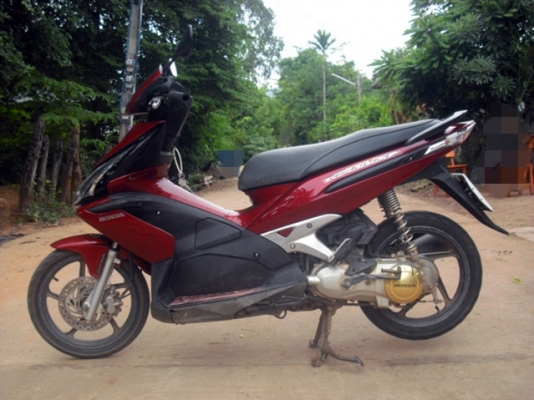 Honda Airblade รถผู้หญิงใช้มือเดียวเครื่องเดิมคาร์บูเดิมเครื่องแน่นสตาร์ทง่ายเอกสารชุดโอนครบราคา10,000บาท