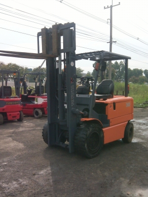 ขายรถยกไฟฟ้า  TOYOTA รุ่น6 น้ำหนัก3ตัน